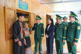 Mang xuân yêu thương đến muôn nhà