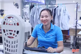 Từ thợ may “tay ngang” đến danh hiệu “Công nhân tiêu biểu”