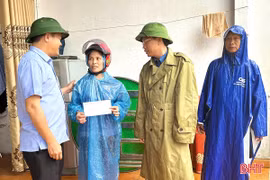 Chủ tịch Ủy ban MTTQ tỉnh kiểm tra công tác khắc phục hậu quả bão số 10