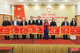 Ủy ban Mặt trận Tổ quốc tỉnh Hà Tĩnh được tặng "Cờ thi đua xuất sắc"