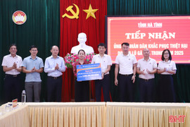 Tập đoàn Xăng dầu Việt Nam trao 3 tỷ đồng hỗ trợ Hà Tĩnh khắc phục hậu quả bão số 10