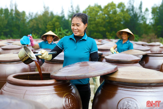 Các cơ sở chế biến nước mắm truyền thống ở TX Kỳ Anh gia tăng sản xuất