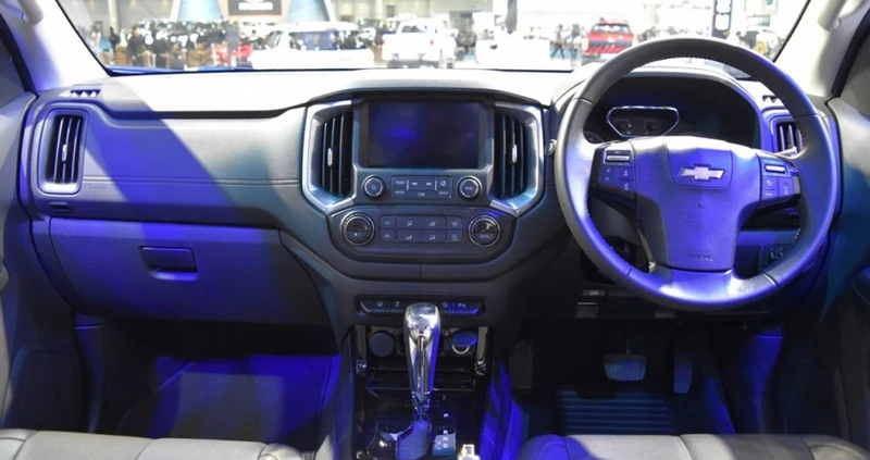 chiem nguong chevrolet colorado high country storm 2017