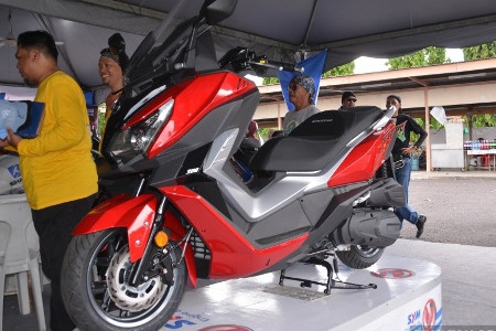 sym trinh lang xe ga co lon 300 phan khoi