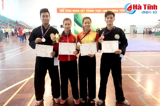 vdv ha tinh gianh 4 huy chuong tai giai pencat silat toan quoc