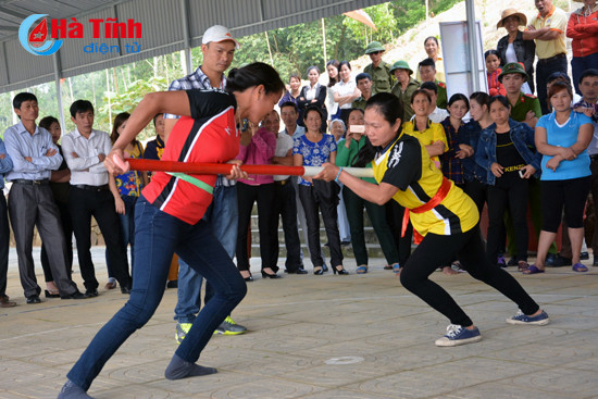 doc dao giai vo dich day gay thi xa hong linh