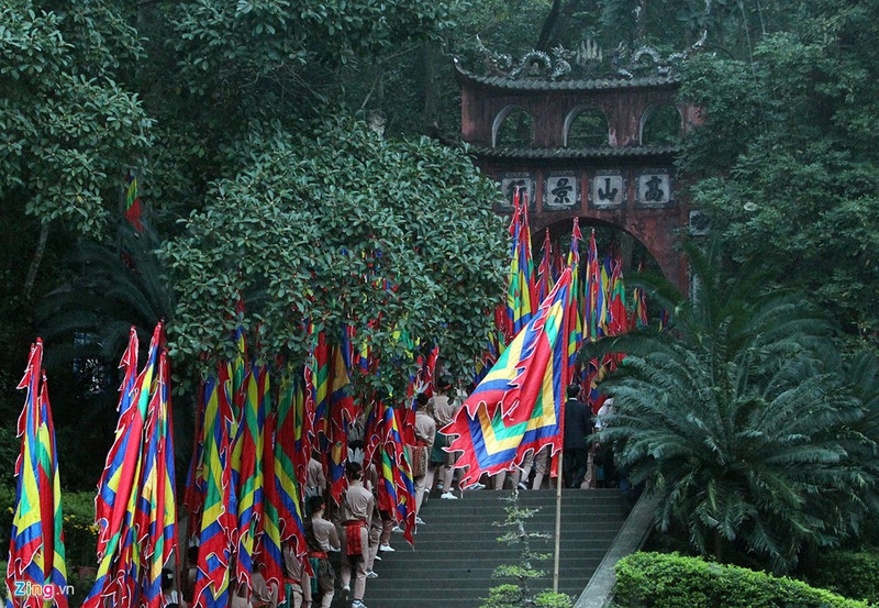 chu tich nuoc dang huong tuong niem cac vua hung