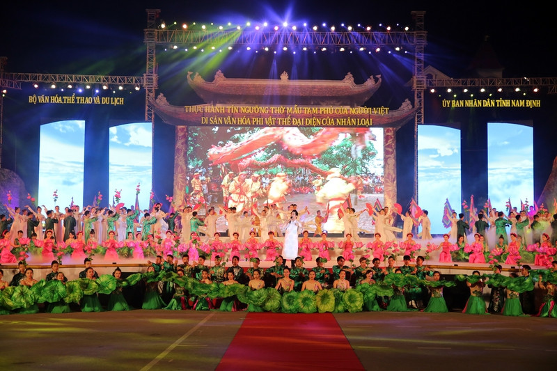 Quang cảnh buổi lễ. Ảnh: VGP/Đình Nam thuc hanh trao truyen nguong tho mau tam phu dung voi y nghia ban sac