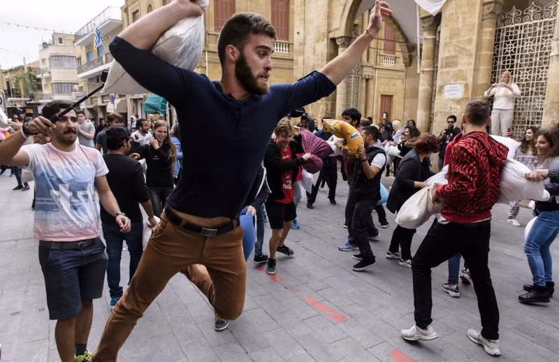 photo xa stress voi ngay hoi dap goi o khap noi tren the gioi