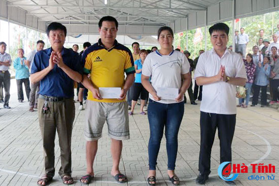 doc dao giai vo dich day gay thi xa hong linh