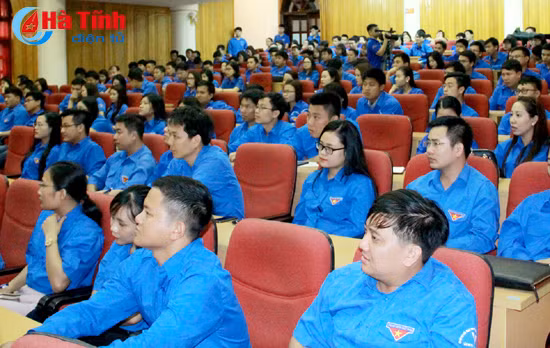 chu tich ubnd tinh gap mat doi thoai voi dvtn khoi co quan tinh