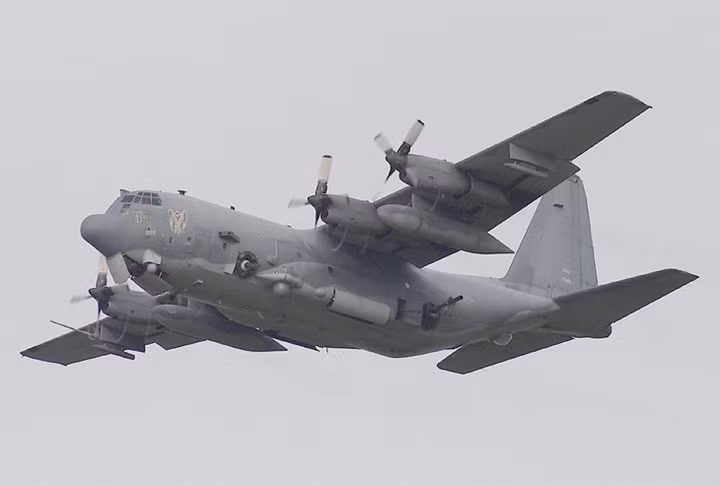 hung than bong dem ac 130 cua khong quan my