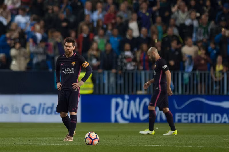 neymar nhan the do barca thua soc malaga