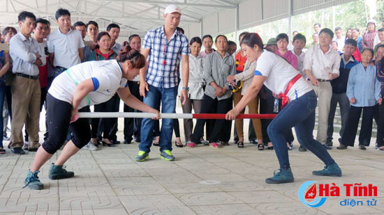 doc dao giai vo dich day gay thi xa hong linh