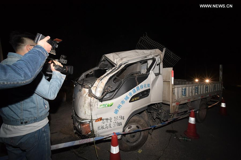 the gioi ngay qua hang tram nguoi syria thuong vong do bi tan cong bang bom chua khi doc