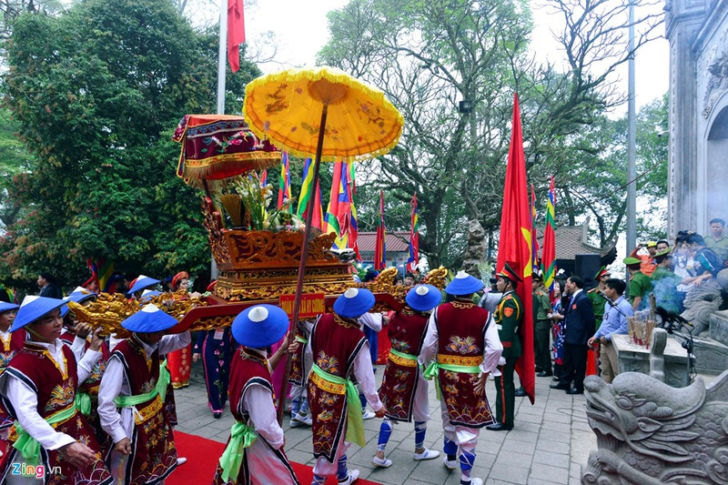 chu tich nuoc dang huong tuong niem cac vua hung