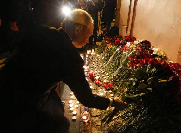 da co hinh anh ke khung bo o ga tau dien ngam st peterburg