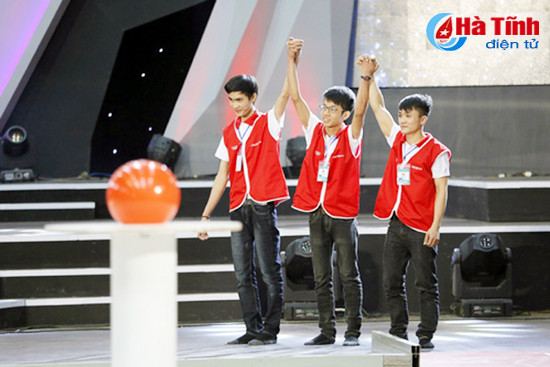 thang ap dao 4 doi robocon ha tinh vao chung ket toan quoc