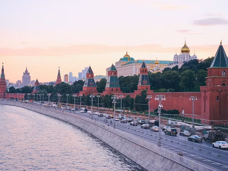 Điện Kremlin, “pháo đài trong thành phố”, được xây dựng trong khoảng từ thế kỷ 14 tới thế kỷ 17. Đây là nơi cư ngụ của tổng thống Nga. noi o cua cac nguyen thu quoc gia tren the gioi
