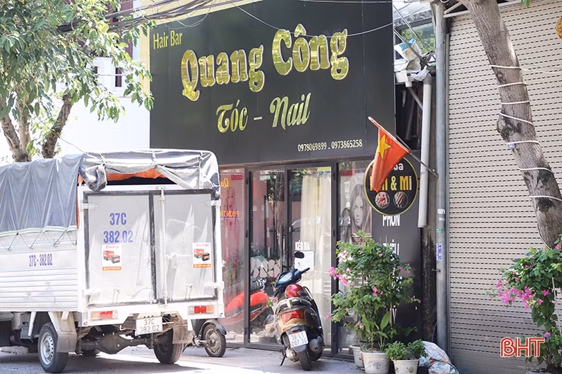 Các salon tóc ở Hà Tĩnh khẩn trương dọn dẹp, sẵn sàng đón khách trở lại