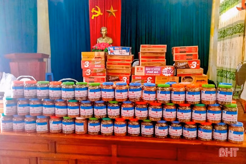 Phụ nữ Hà Tĩnh hướng về miền Nam ruột thịt