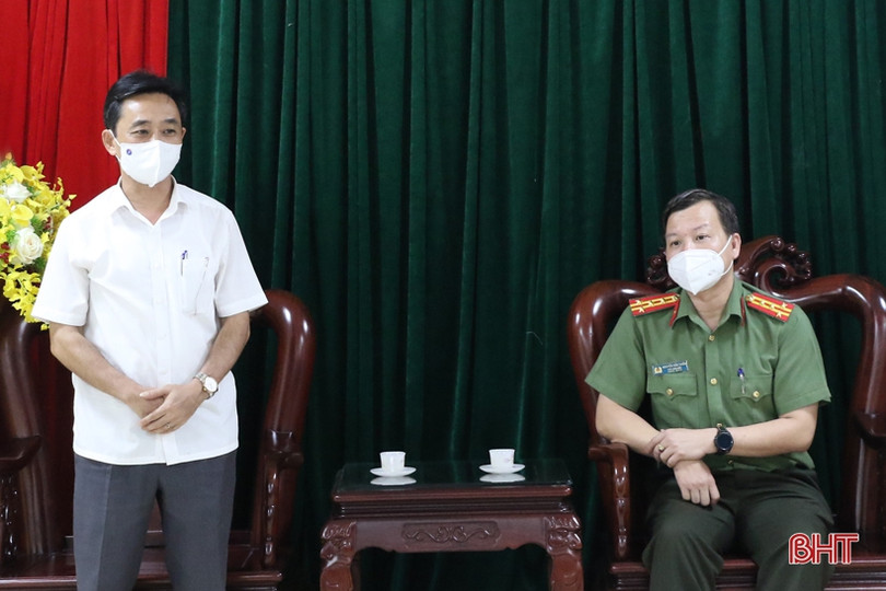Lãnh đạo tỉnh chúc mừng lực lượng An ninh Công an Hà Tĩnh