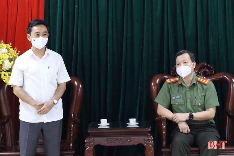 Lãnh đạo tỉnh chúc mừng lực lượng An ninh Công an Hà Tĩnh