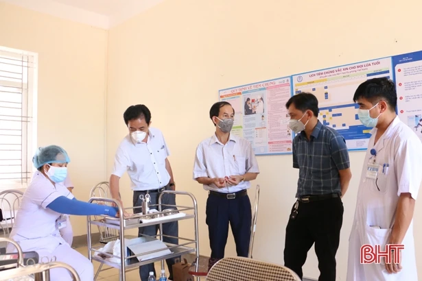 Sở Y tế Hà Tĩnh giám sát tiêm vắc-xin phòng Covid-19 đợt 3 tại các cơ sở y tế 