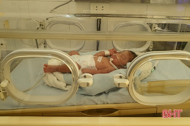 BVĐK tỉnh Hà Tĩnh cứu sống bệnh nhi sinh non, người dân tộc Chứt