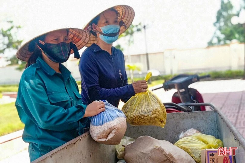 Phụ nữ Hà Tĩnh hướng về miền Nam ruột thịt