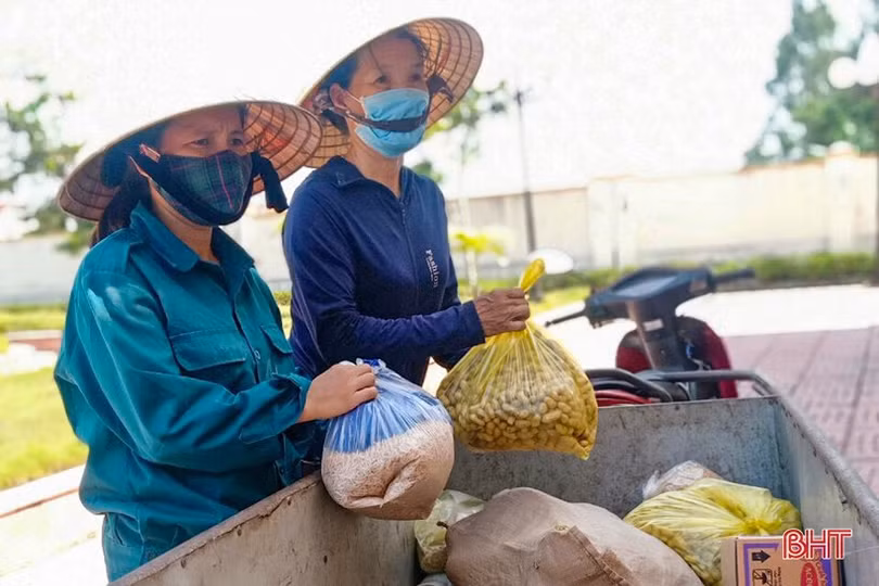 Phụ nữ Hà Tĩnh hướng về miền Nam ruột thịt