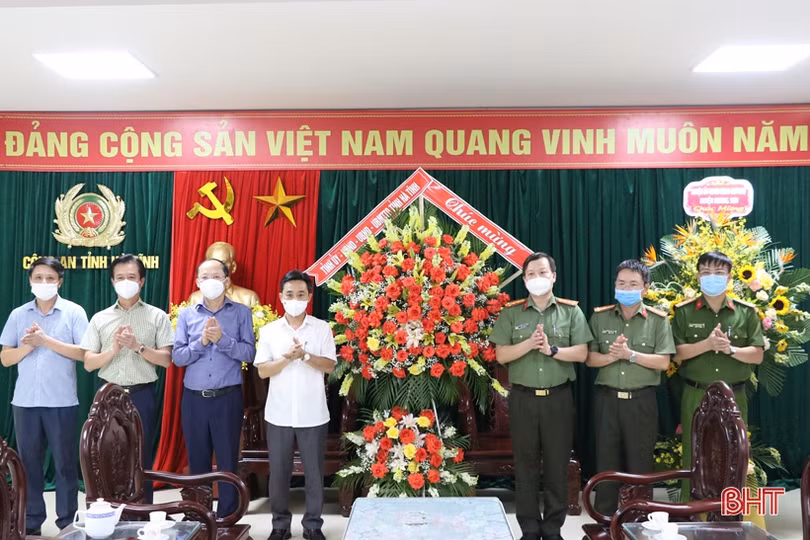 Lãnh đạo tỉnh chúc mừng lực lượng An ninh Công an Hà Tĩnh