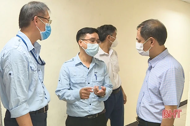 Lãnh đạo Sở Y tế giám sát tiêm vắc-xin phòng Covid-19 tại Formosa Hà Tĩnh và BVĐK thị xã Kỳ Anh