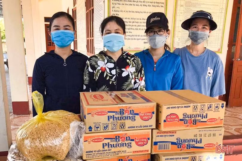 Phụ nữ Hà Tĩnh hướng về miền Nam ruột thịt