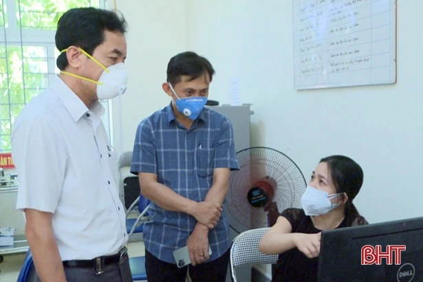 Sở Y tế Hà Tĩnh giám sát tiêm vắc-xin phòng Covid-19 đợt 3 tại các cơ sở y tế 