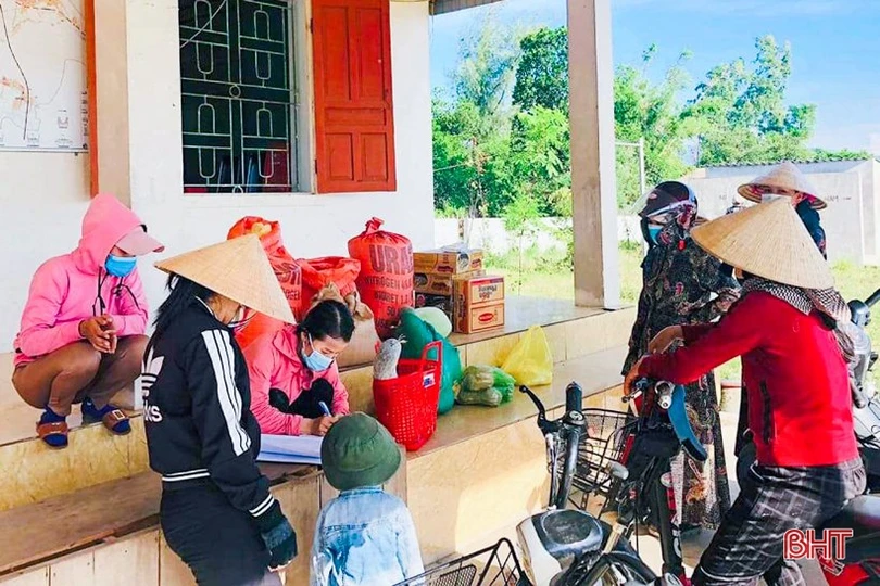 Phụ nữ Hà Tĩnh hướng về miền Nam ruột thịt