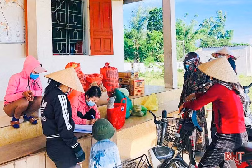 Phụ nữ Hà Tĩnh hướng về miền Nam ruột thịt