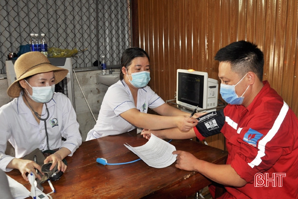 300 cán bộ, công nhân Nhiệt điện Vũng Áng 1 tiêm vắc xin phòng Covid-19