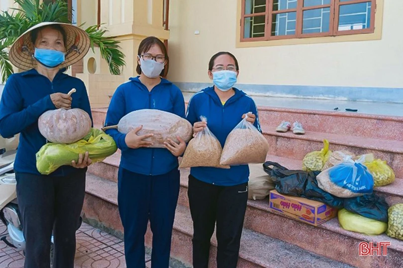 Phụ nữ Hà Tĩnh hướng về miền Nam ruột thịt