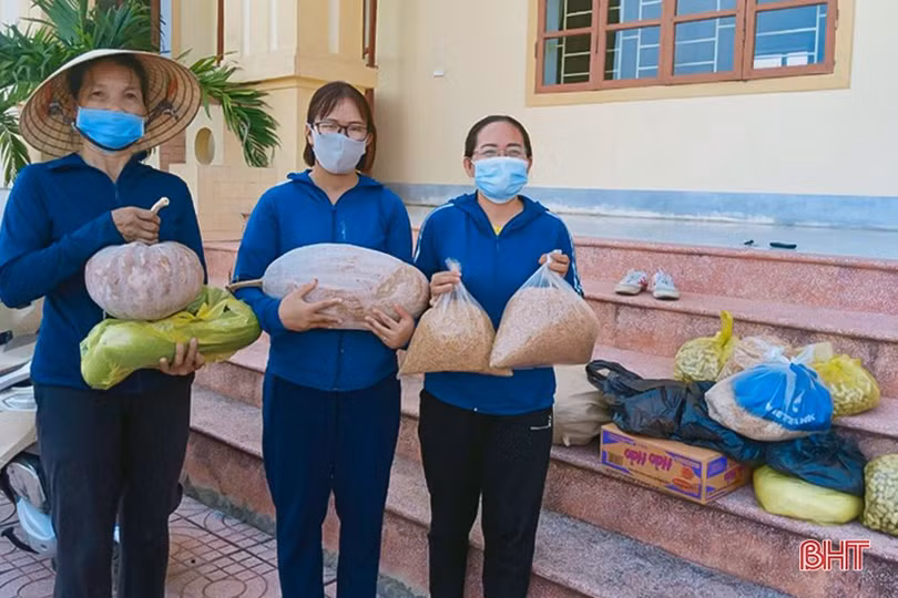 Phụ nữ Hà Tĩnh hướng về miền Nam ruột thịt