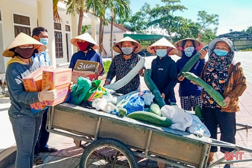 Phụ nữ Hà Tĩnh hướng về miền Nam ruột thịt