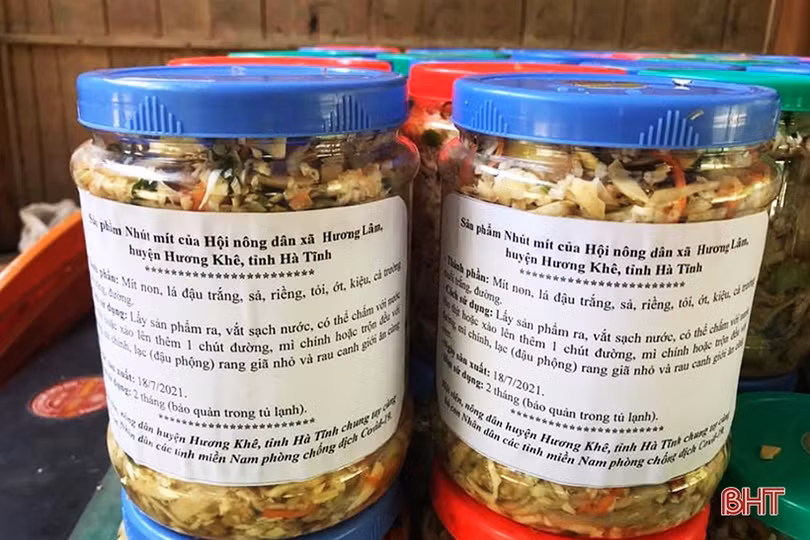 Nông dân Hà Tĩnh nhanh tay làm thực phẩm gửi đồng bào miền Nam 