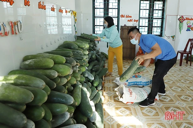 Người Hà Tĩnh chia sẻ yêu thương, mong TP Hồ Chí Minh vượt qua đại dịch