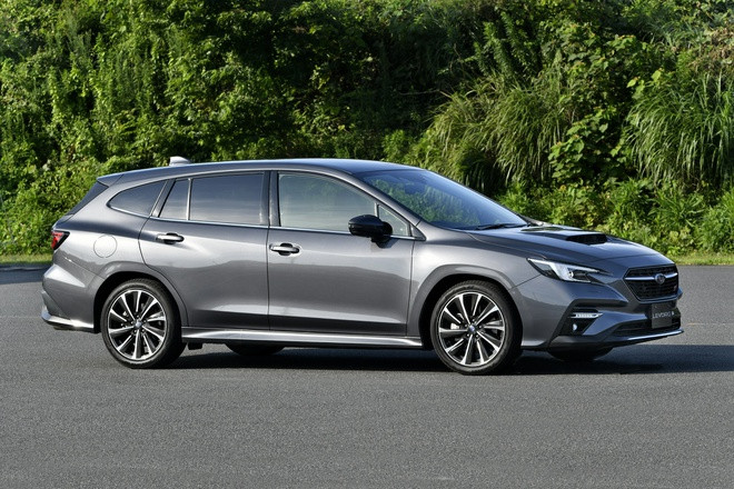 Xe Subaru trang bị túi khí gắn ngoài bảo vệ người đi bộ