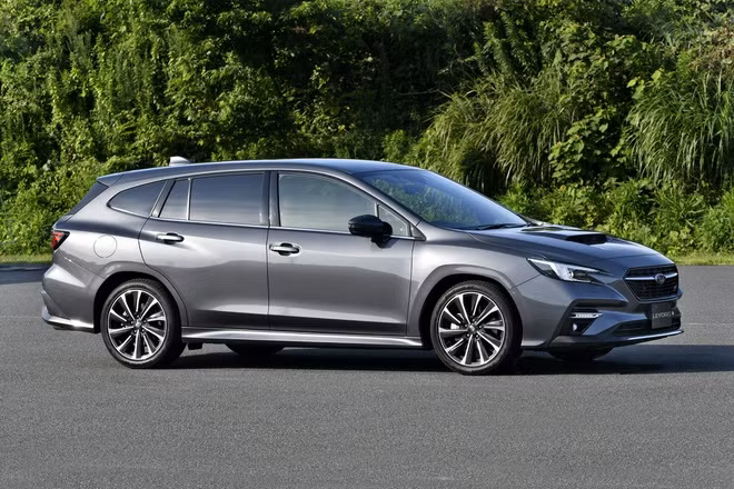 Xe Subaru trang bị túi khí gắn ngoài bảo vệ người đi bộ