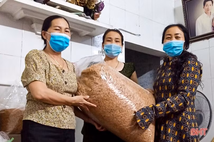 Phụ nữ Hà Tĩnh hướng về miền Nam ruột thịt