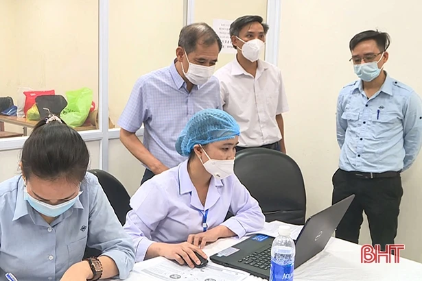 Lãnh đạo Sở Y tế giám sát tiêm vắc-xin phòng Covid-19 tại Formosa Hà Tĩnh và BVĐK thị xã Kỳ Anh