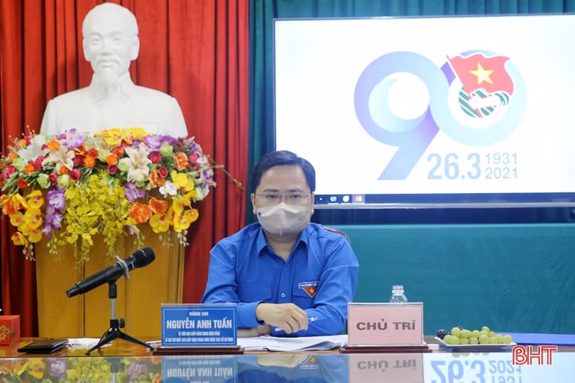 Bí thư thứ nhất Trung ương Đoàn tri ân các anh hùng, liệt sỹ tại Hà Tĩnh