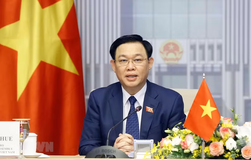 Vận dụng tư tưởng Hồ Chí Minh trong hoạt động lập pháp góp phần xây dựng và hoàn thiện Nhà nước pháp quyền XHCN Việt Nam