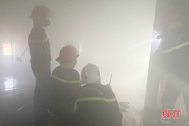 Kịp thời dập tắt đám cháy, cứu nhà dân thoát khỏi “bà hỏa”